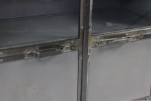 Afbeelding in Gallery-weergave laden, Vitrinekastje Brooklyn - 90x40x90 - Natural Steel - Ijzer/glas
