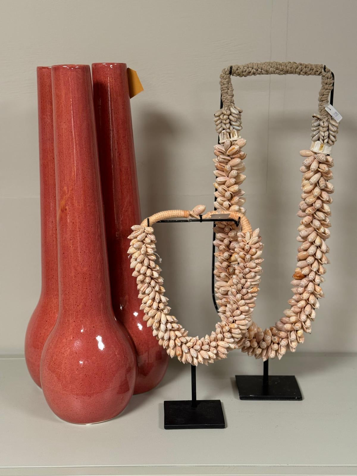 Schelpen ketting op standaard L