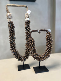 Schelpen ketting op standaard L