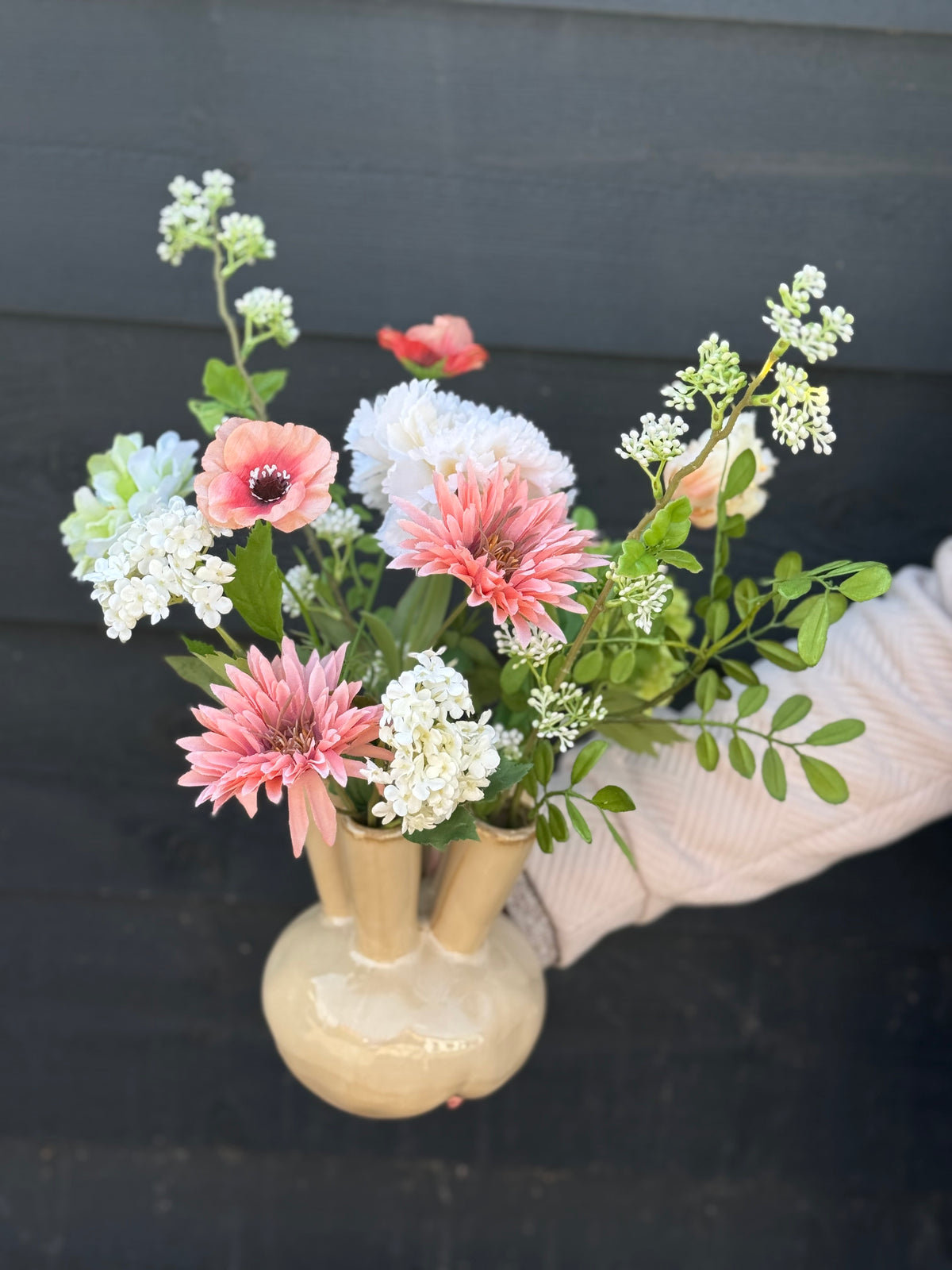 Toetervaas M gevuld met zijdenbloemen