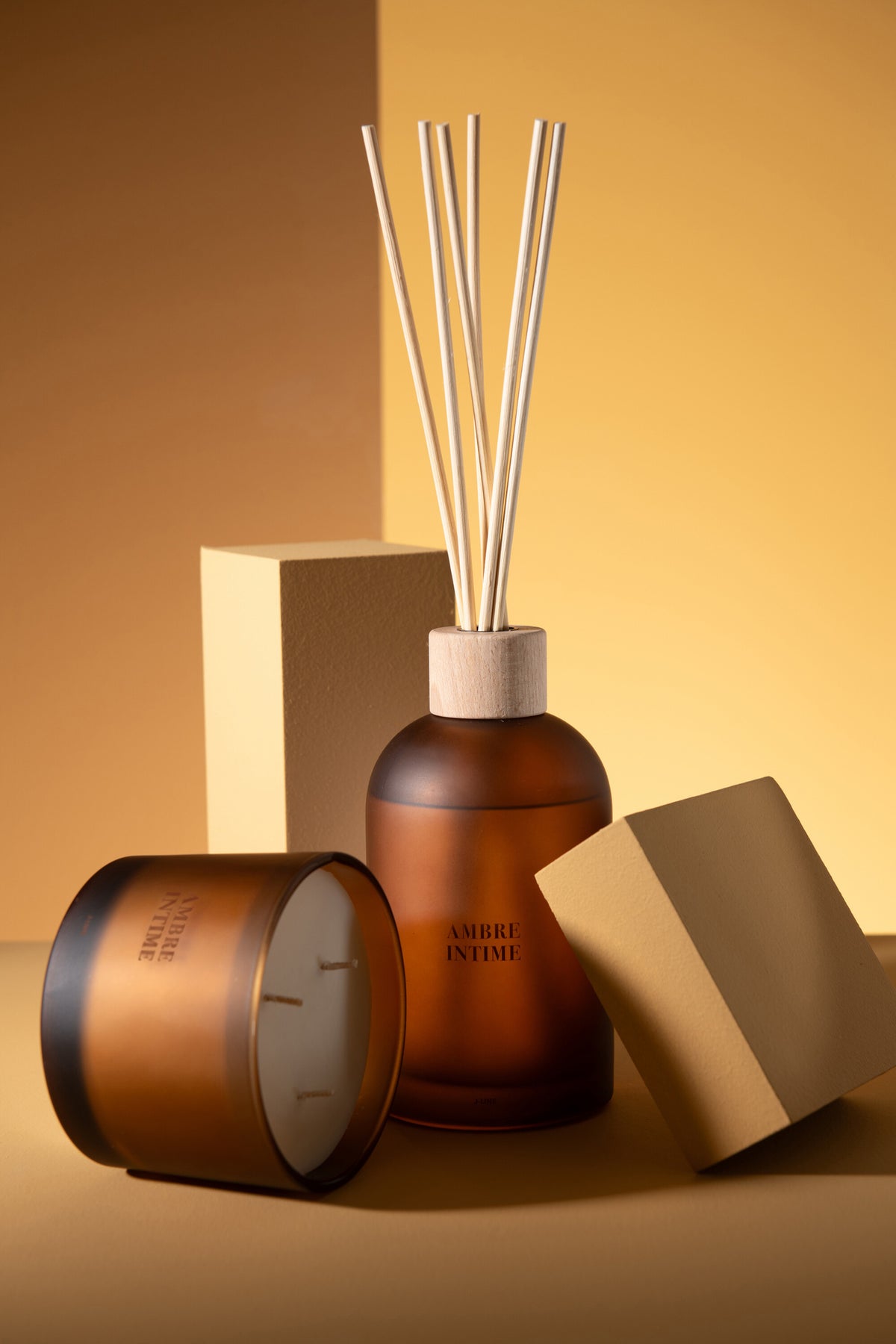 Scented Candle Accords Essentiels Ambre Intime-28H