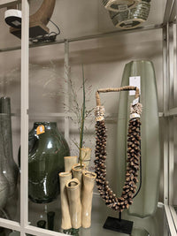 Schelpen ketting op standaard L
