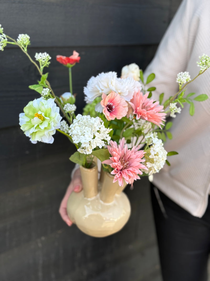Toetervaas M gevuld met zijdenbloemen