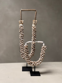 Schelpen ketting op standaard L