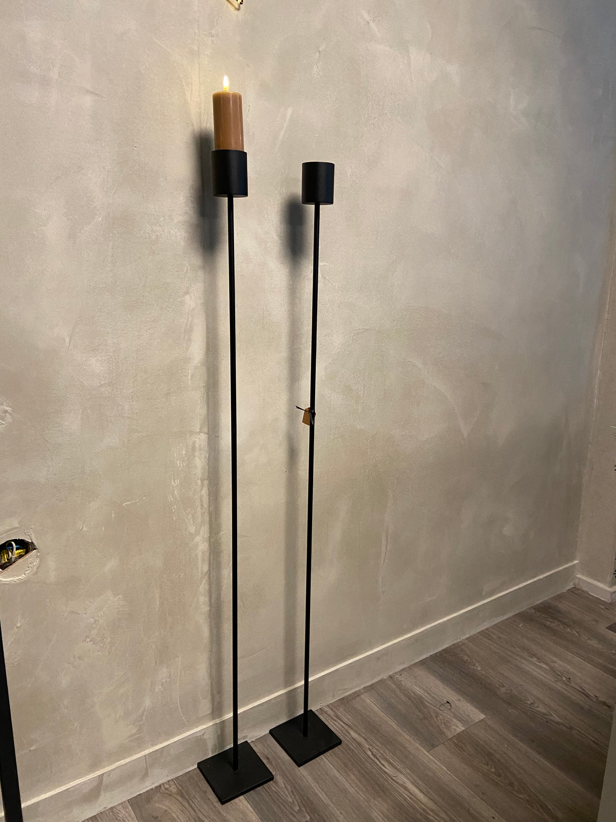 Landelijke Vloerkandelaar | Grey Finish | H128 cm | Be-Uniq - Rene Houtman Landelijke Vloerkandelaar | Grey Finish | H128 cm | Be-Uniq - Rene Houtman