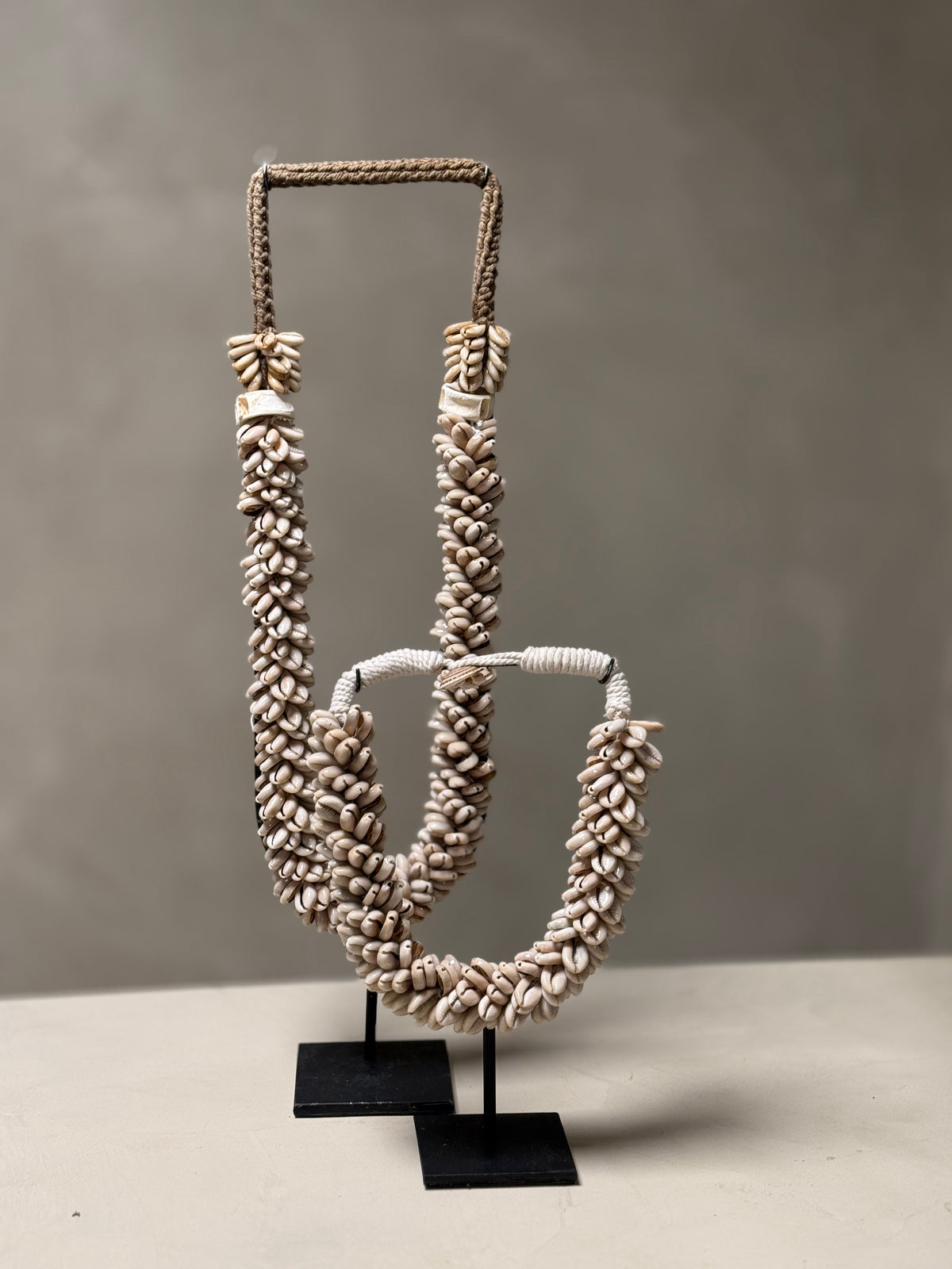 Schelpen ketting op standaard L
