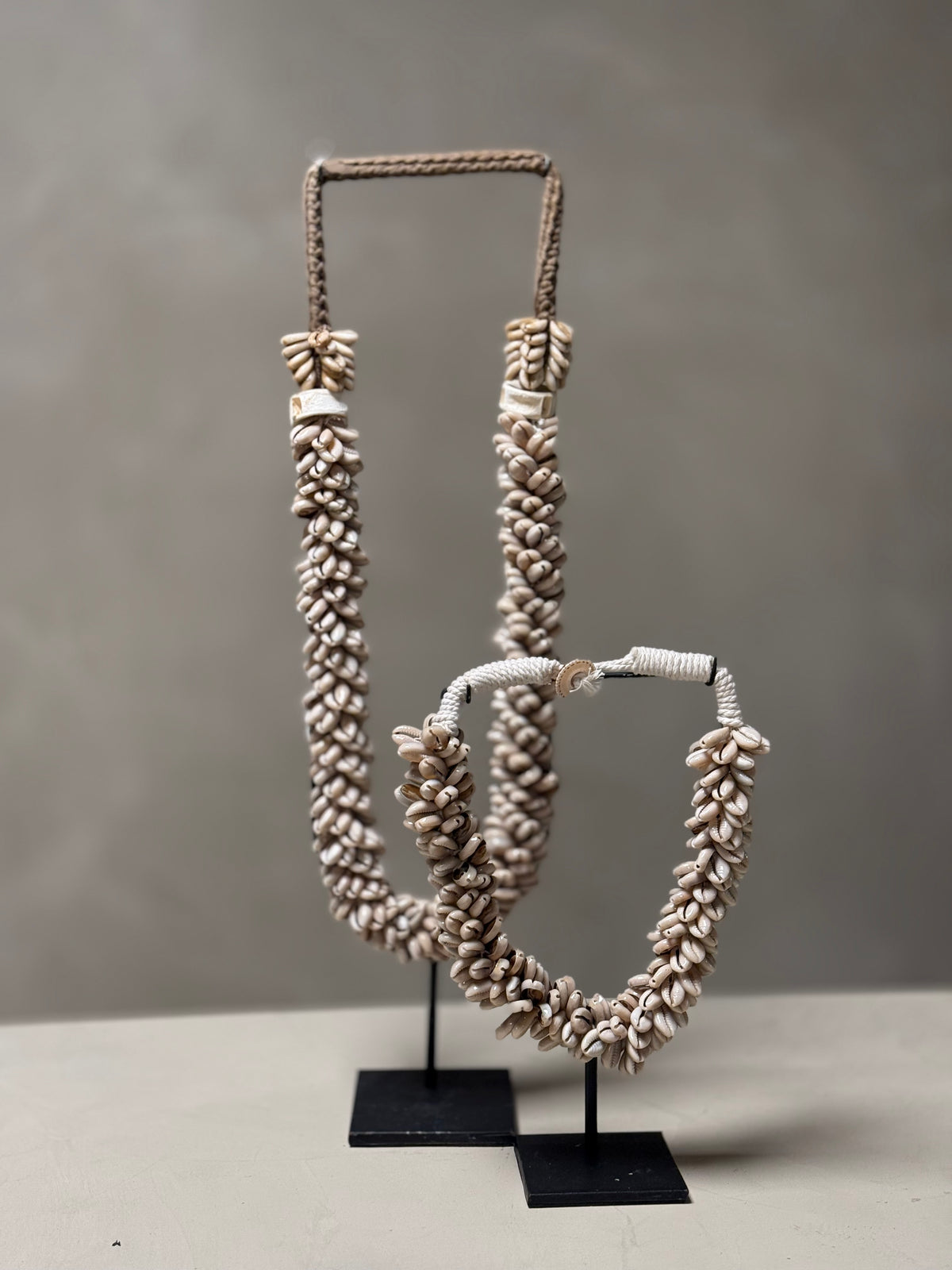 Schelpen ketting op standaard L
