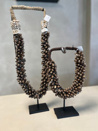 Schelpen ketting op standaard L