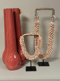 Schelpen ketting op standaard L