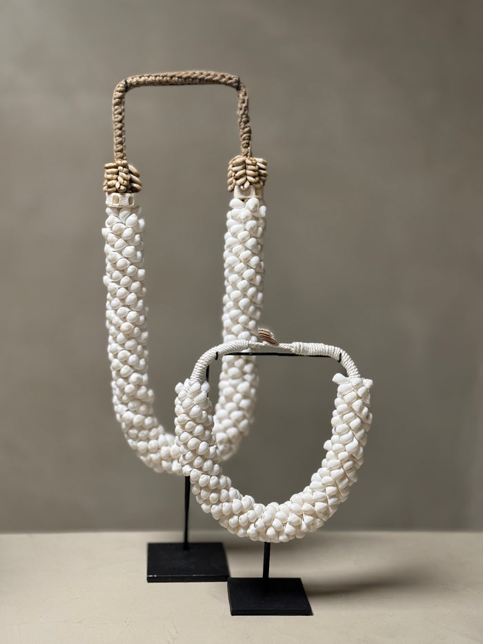 Schelpen ketting op standaard L
