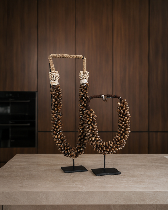 Schelpen ketting op standaard L