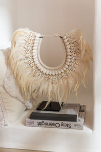 Necklace+Stand Dora Shells/Feathers White Small