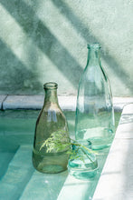 Afbeelding in Gallery-weergave laden, Vase Bottle Glass Light Brown Small
