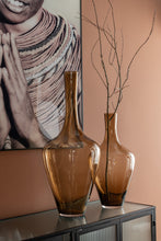 Afbeelding in Gallery-weergave laden, Vase Joni Glass Amber Small

