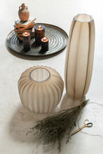 Afbeelding in Gallery-weergave laden, Vase Long Stripe Sand Glass Light Brown J-line

