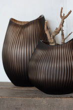 Afbeelding in Gallery-weergave laden, Vase Stripe Glass Brown Large
