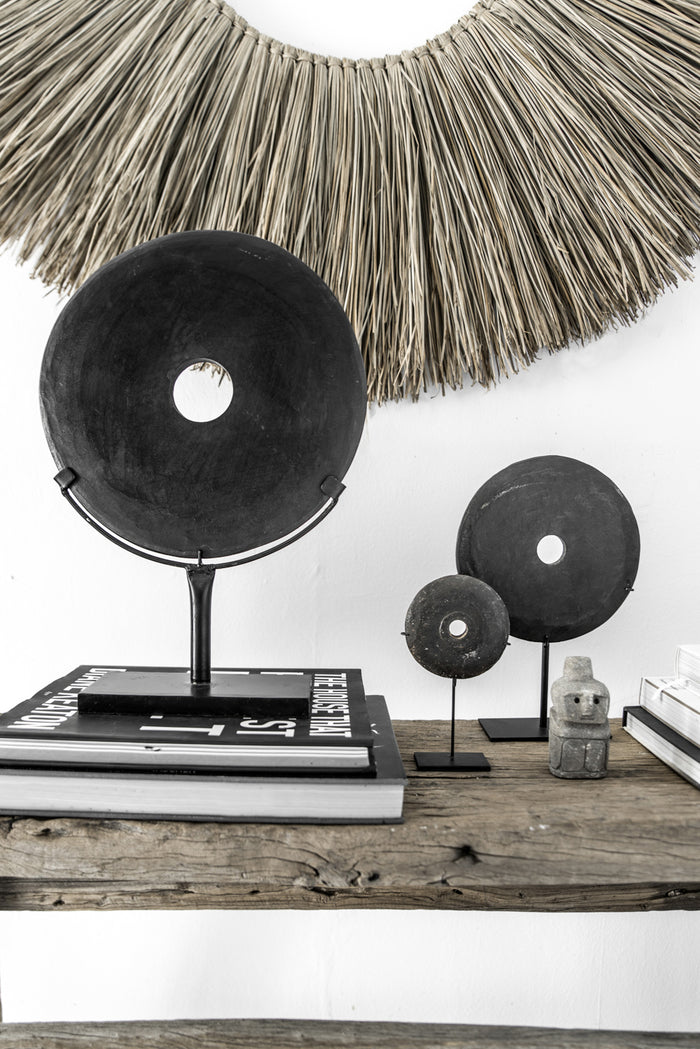 De Black River Stone op standaard - L