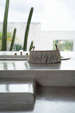 Afbeelding in Gallery-weergave laden, The Boho Fringe Basket - Natural White
