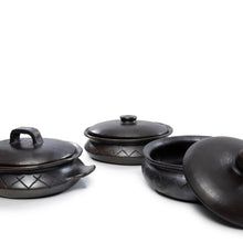 Afbeelding in Gallery-weergave laden, De Burned Ovale Pot Met Patroon En Handvaten - Zwart

