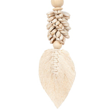 Afbeelding in Gallery-weergave laden, The Leaf &amp; Shell Hanging Decoration - Natural
