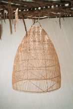 Afbeelding in Gallery-weergave laden, The Twister Hanging Lamp - Natural - M
