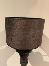 Afbeelding in Gallery-weergave laden, Cilinder kap 20cm Brown velvet
