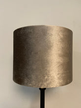 Afbeelding in Gallery-weergave laden, Cilinderkap 20cm velvet champagne/taupe
