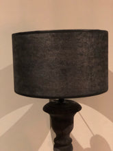 Afbeelding in Gallery-weergave laden, Cilinder kap 25cm black /gold velvet 2063
