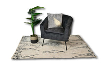 Afbeelding in Gallery-weergave laden, Decorative pillow with print - 45x45 - Light grey/gold - Velvet
